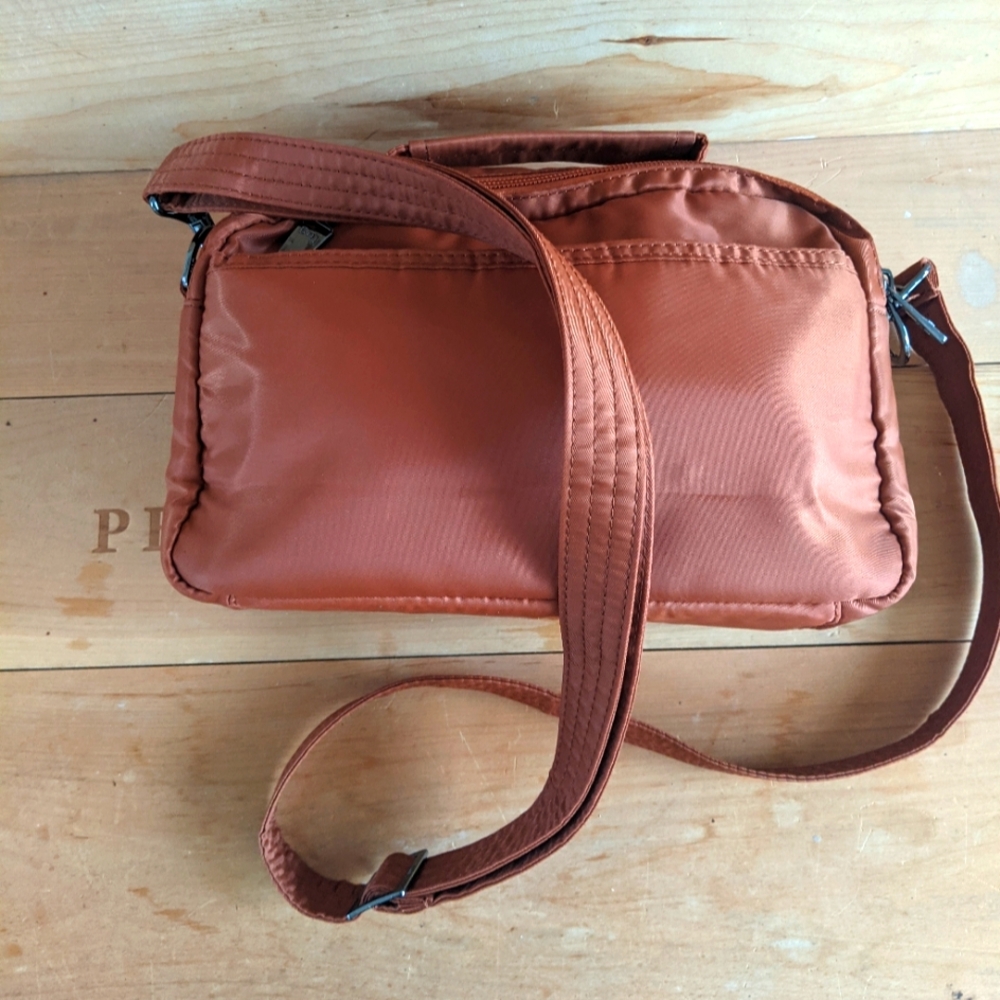 SOLD Lug Scoop Crossbody NWOT - Picture 13 of 13